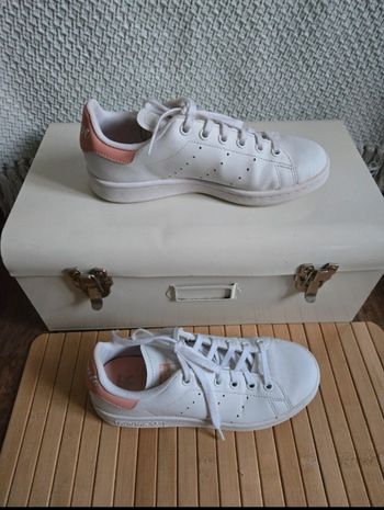 Basquets Adidas Stan Smith.
