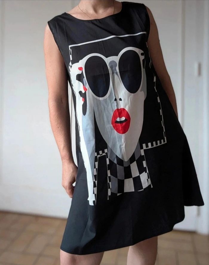 💎robe seventies mannequin femme sexy tendance taille s 36 coupe courte noir portrait - photo numéro 3