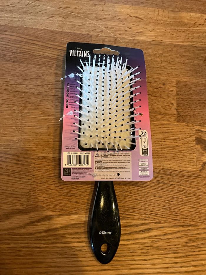 Idée cadeau 🎁 Brosse à cheveux Neuve Disney Villains Cruella d’enfer dans les 101 Dalmatiens - photo numéro 2