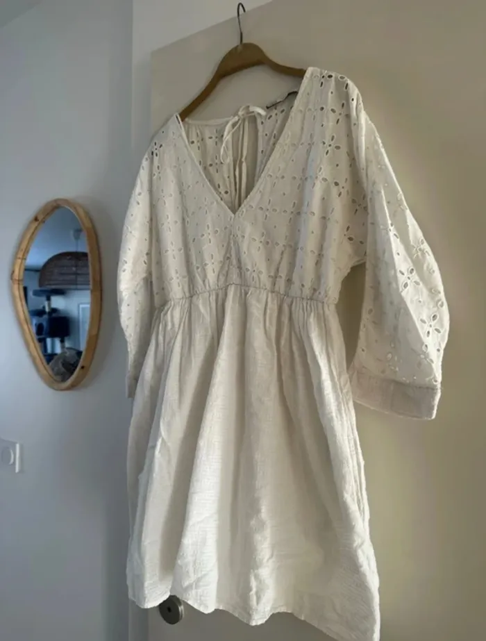 Robe Zara blanche brodée - Taille M
