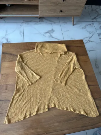 Pull col roulé taille M bershka