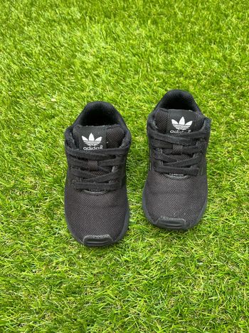 Très belle chaussures basket ADIDAS zx flux taille 23