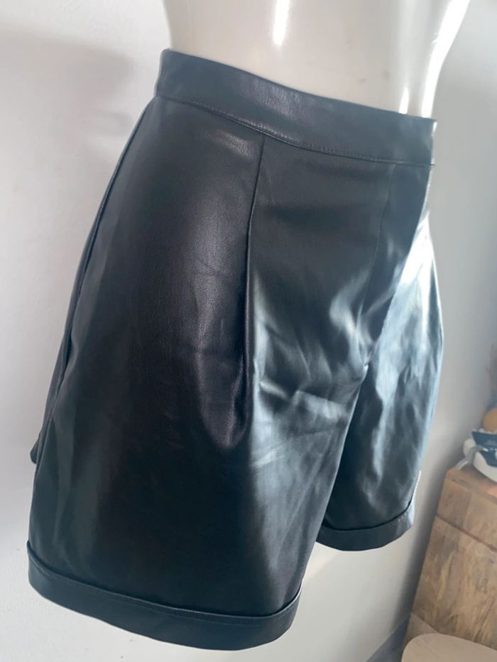 Short simili cuir taille L - photo numéro 2