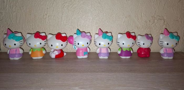 Figurines hello kitty