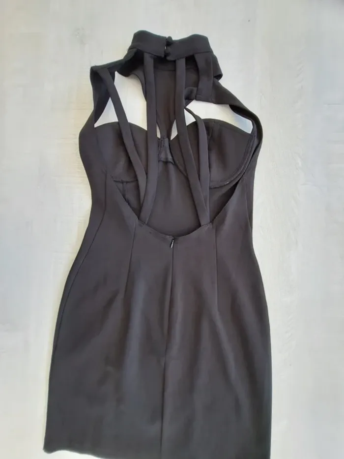 Robe noire Asos - taille 38 - décolleté armature - dos nu - sexy - photo numéro 3