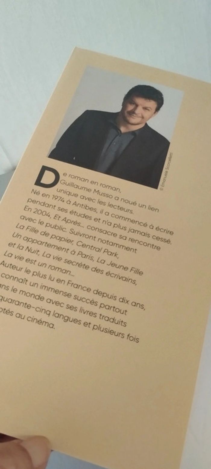 L'inconnue de la Seine Guillaume Musso - photo numéro 3