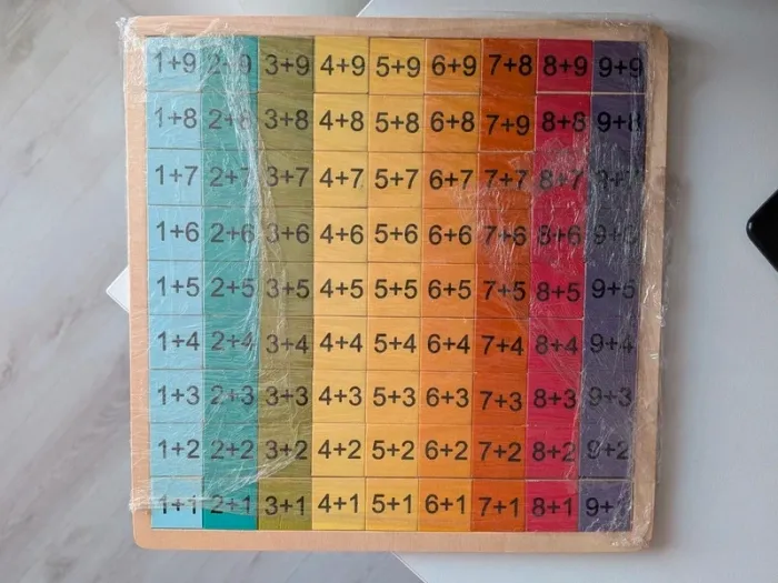 Puzzle addition chiffres multicolores en bois