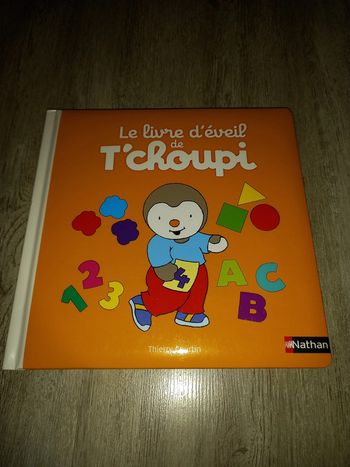 le livre d'éveil de t'choupi neuf