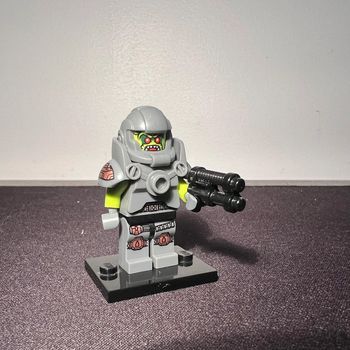 Lego figurine minifigure série 9 vengeur extraterrestre