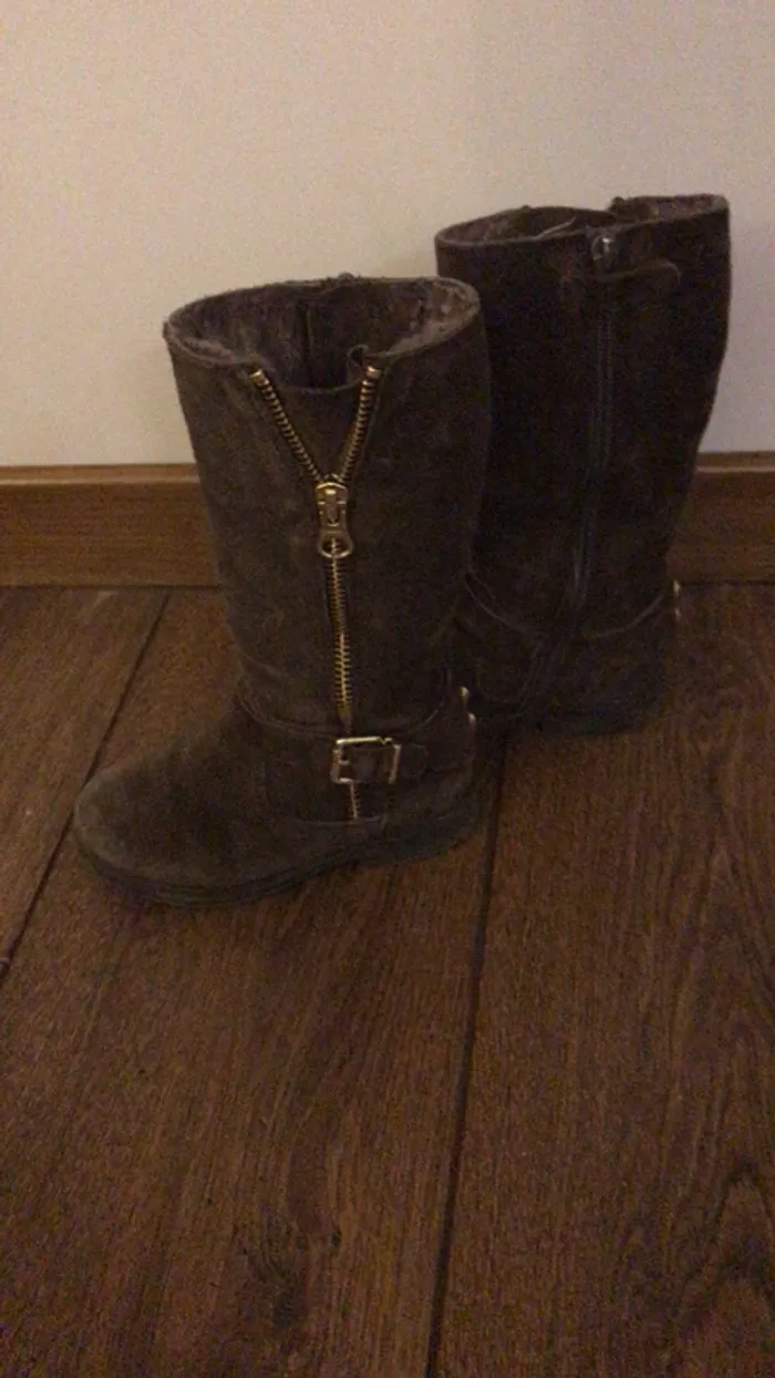Bottes en daim et fourrure - photo numéro 3