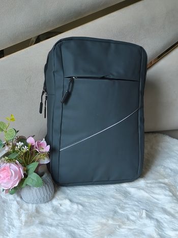 Sac à dos gris foncé 