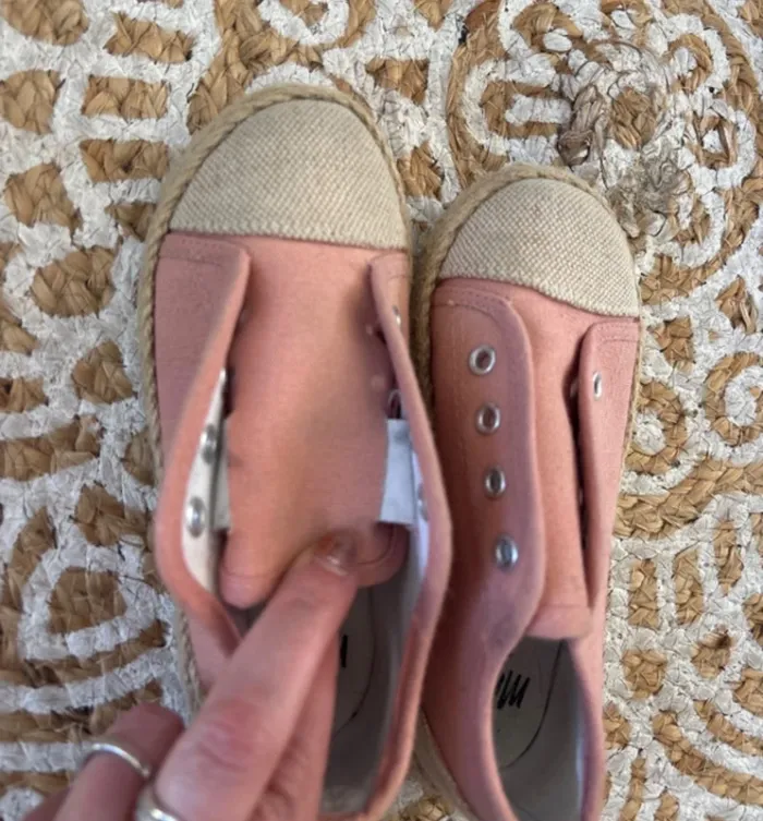 Jolie paire de baskets en toile - photo numéro 5