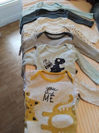 Lot bodies garçon 6mois