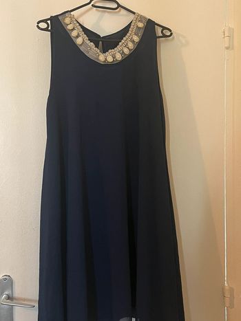 Robe courte sans manches