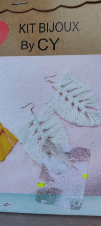 Kit pour réaliser une paire de boucles d'oreilles feuille macramé
