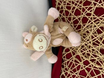 Peluche Lola vache NOUKIE'S beige écharpe rose cocard brodé