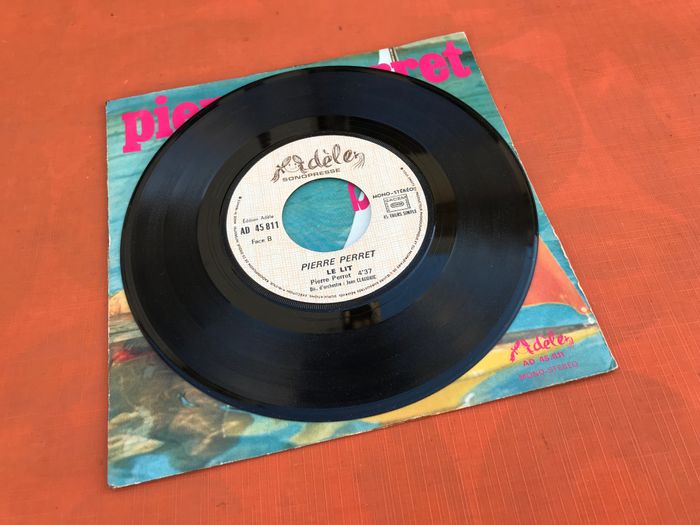 Vinyle 45 tours Pierre Perret C' est au mois d' Août (1972) Adèle 45811 - photo numéro 4