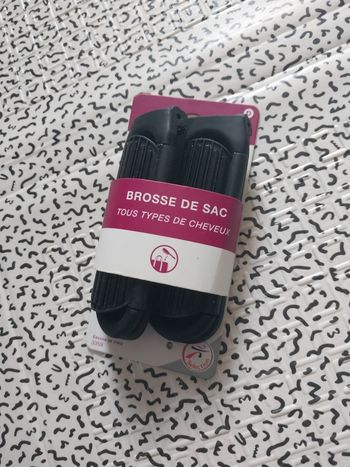 Lot de 2 brosses de sac pliables Labell My Hair – avec miroir intégré