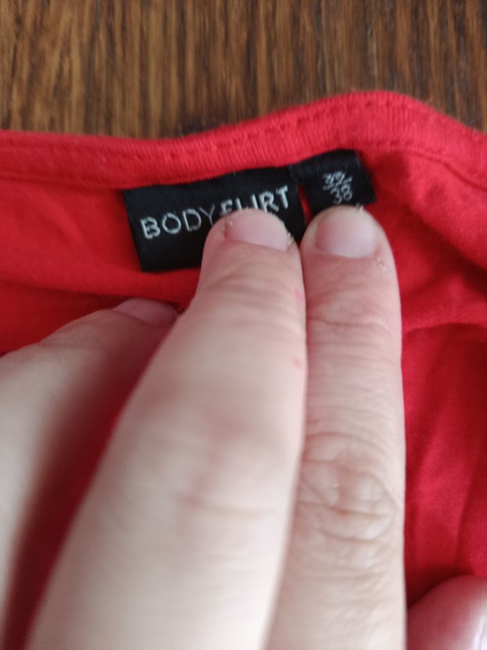 haut rouge 36/38 - photo numéro 3
