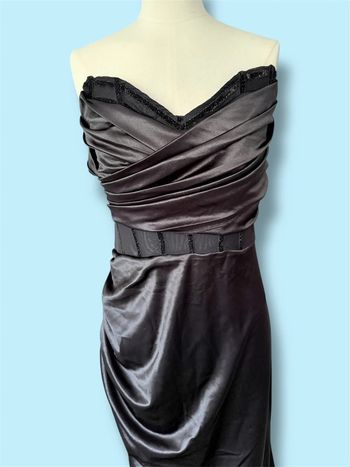 Très belle robe de soirée bustier