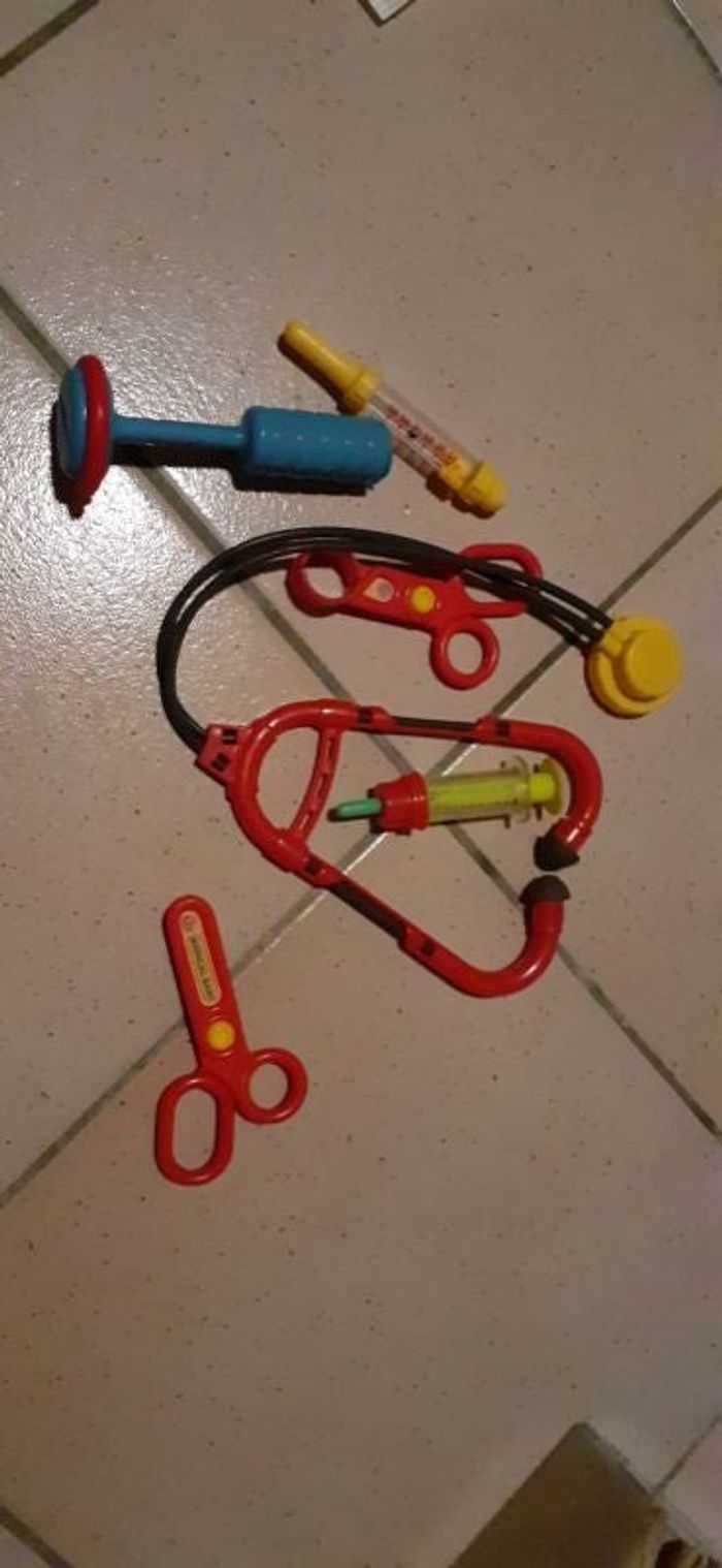Trousse docteur jouet
