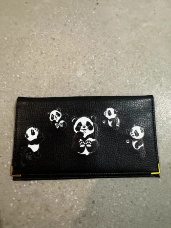 Portefeuille noir panda, en croute de cuir, très bon état, 20x11cm