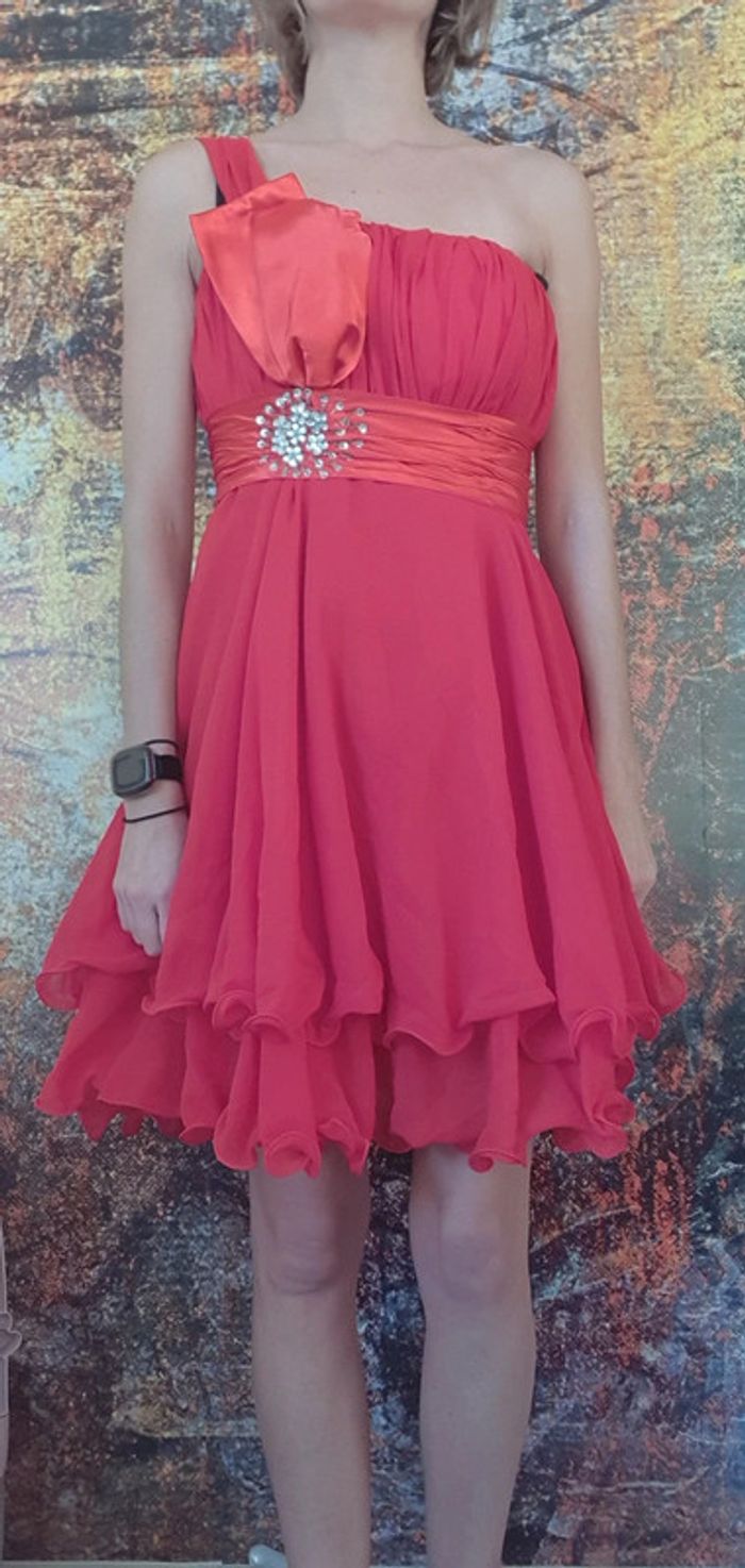 Magnifique robe dolce vitæ taille 38 mais convient à un 34 en très bon état