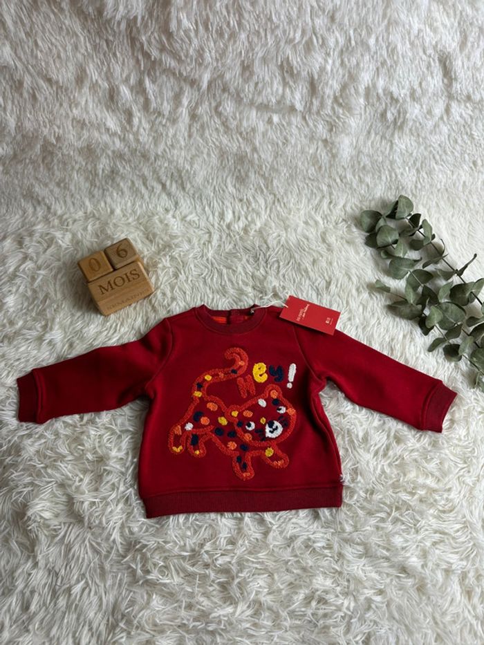 Pull rouge du pareil au même taille 6 mois