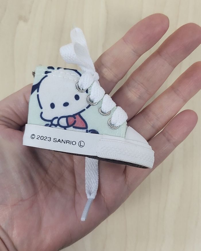 Porte-clé Sanrio Sneaker Pochacco - photo numéro 4