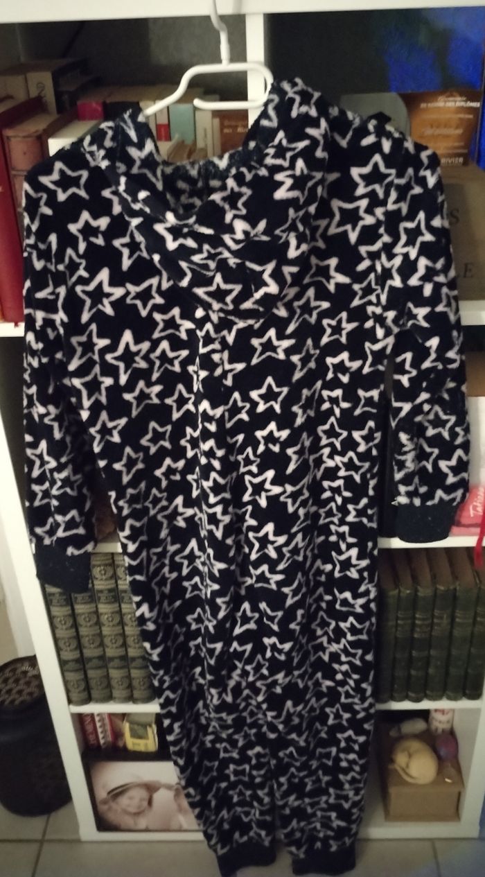 Combinaison pyjamas polaire motifs étoiles 11/12 ans en très bon état - photo numéro 5