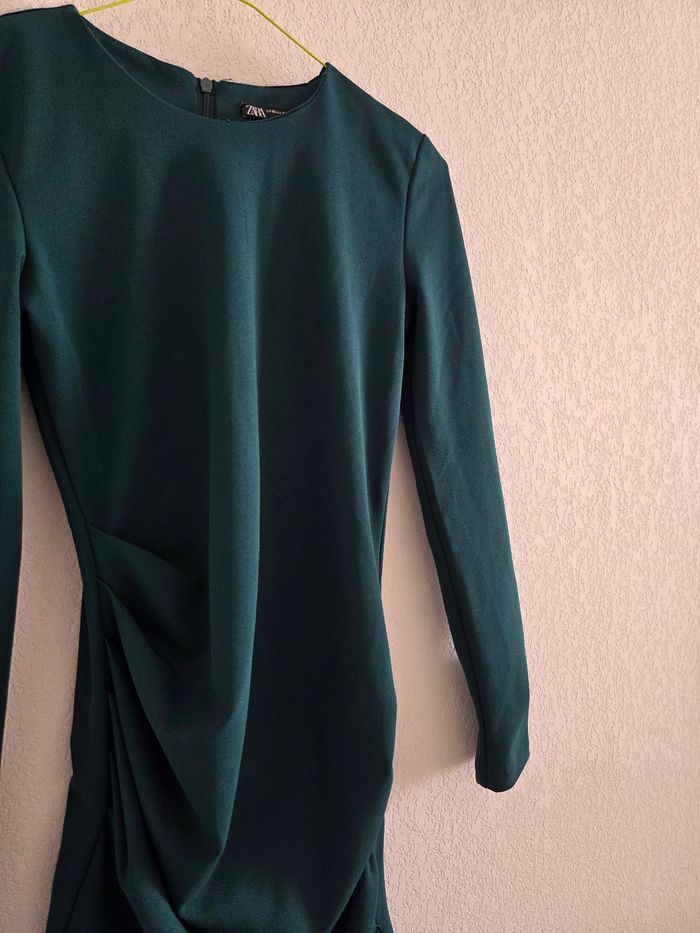 Jolie robe verte zara taille xs - photo numéro 3