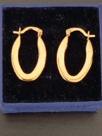 Boucles d'oreilles plaqué or.