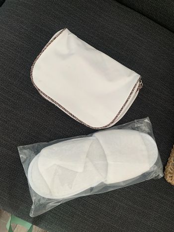 Lot voyage trousse et claquettes