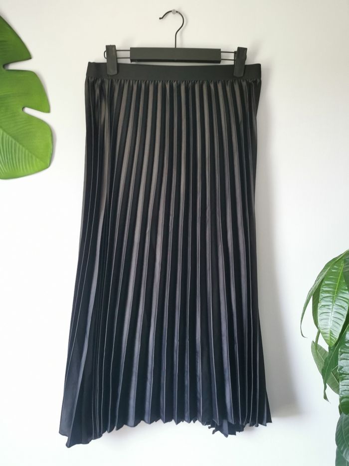 Jupe noire mi-longue plissée satinée Shein Taille M