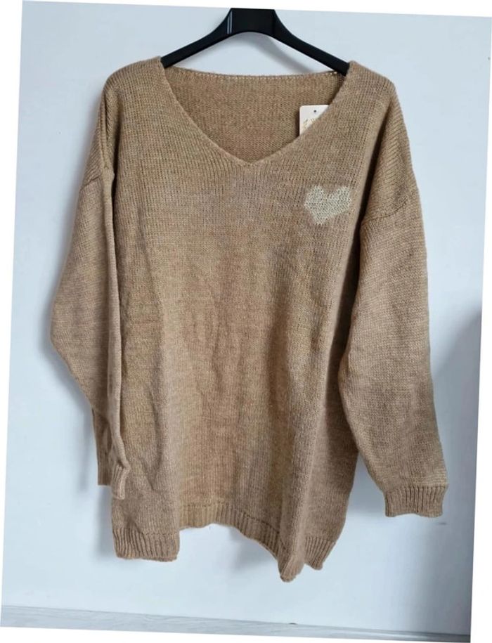 Pull marron clair avec coeur curvy