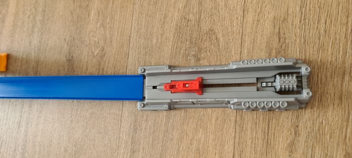 Superbe circuit avec lanceur et sortie bouche dinosaure
1m65 de longueur - photo numéro 5