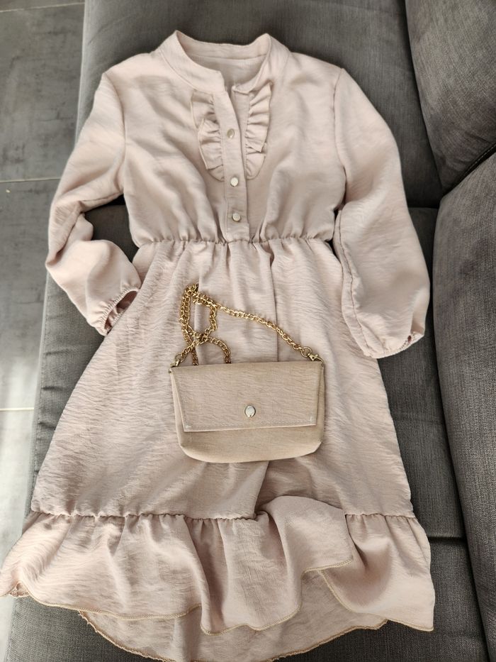 Robe beige et sac