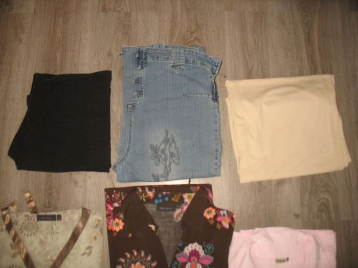 LOT DE 9 VÊTEMENTS DE GROSSESSE "KIABI" - TAILLE 42 / 44 - n°05 - photo numéro 2