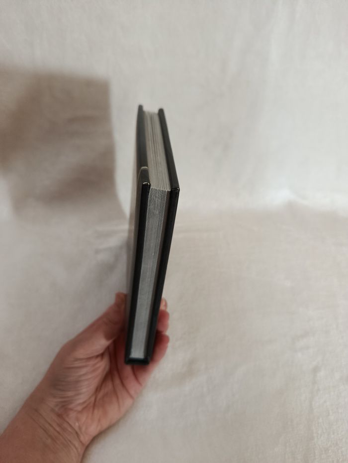 A saisir, livre game of thrones " in memoriam " , jamais lu ! - photo numéro 6