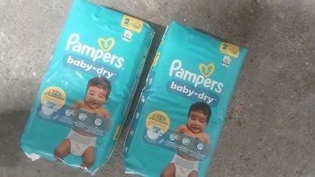 2 paquets de couches pampers taille 2
