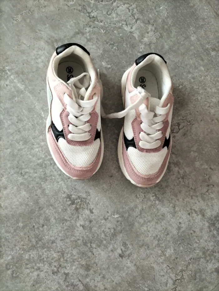 Baskets taille 25