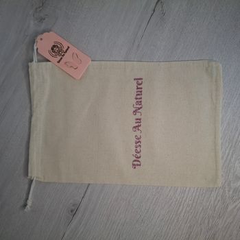 Pochon en coton 20x30cm crème avec inscription en fuchsia pailleté - NEUF - Déesse au Naturel