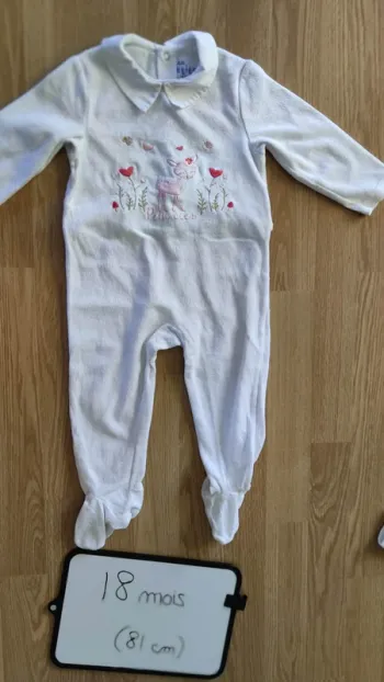 pyjama en velours tout doux taille 18 mois