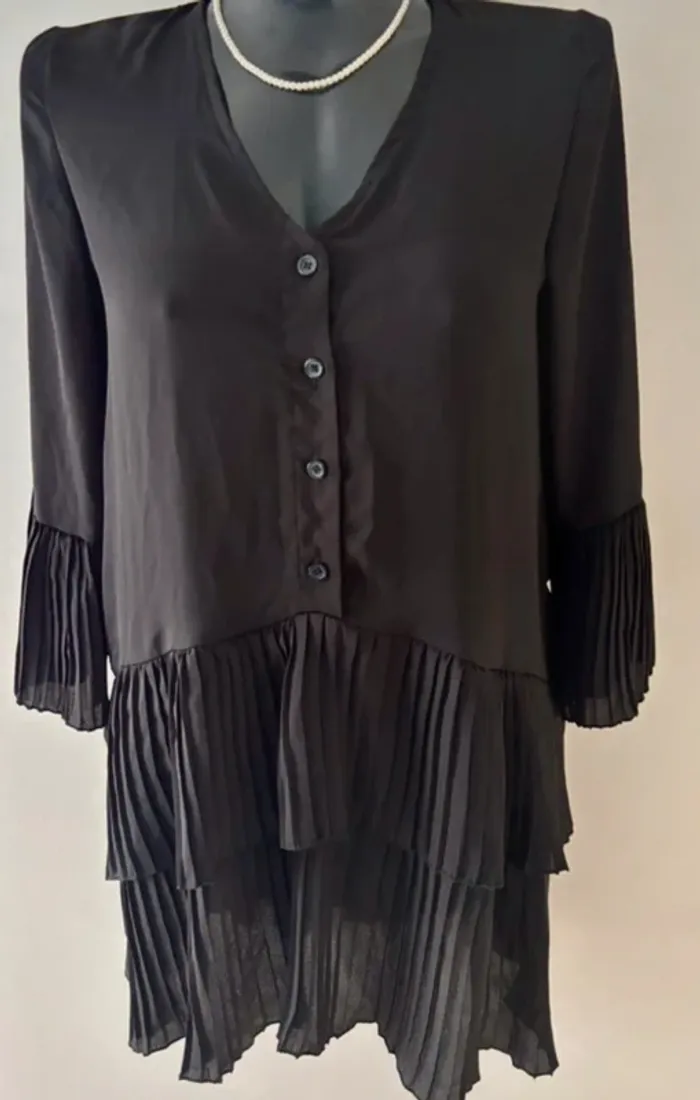 Superbe blouse noire fluide New Collection, taille 38/40. - photo numéro 2