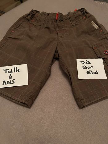 Short à boutons