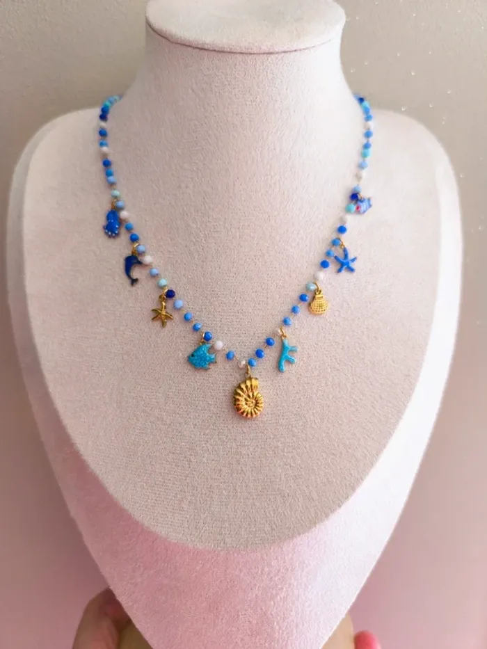 Collier doré et bleu avec perles de cristal et breloques de la mer - photo numéro 10