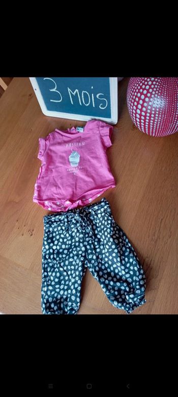 Ensemble Tape à l oeil taille 3 mois en très bon état