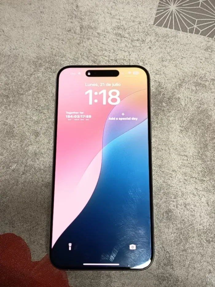 iPhone 15 Pro Max argenté - photo numéro 2