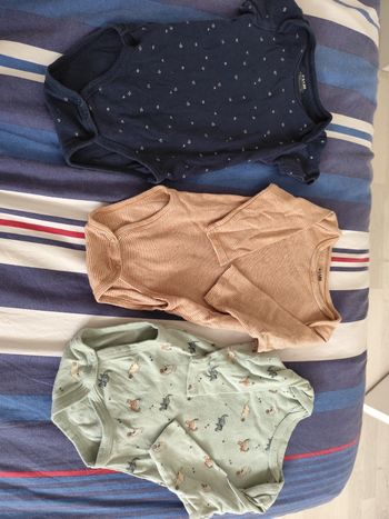 4 bodys et 2 pyjamas