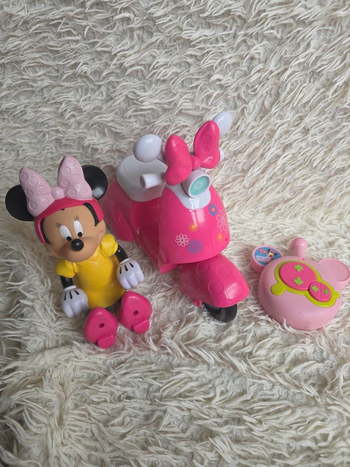 Voiture / scooter / moto télécommandé disney minnie mouse disneyland paris - photo numéro 3